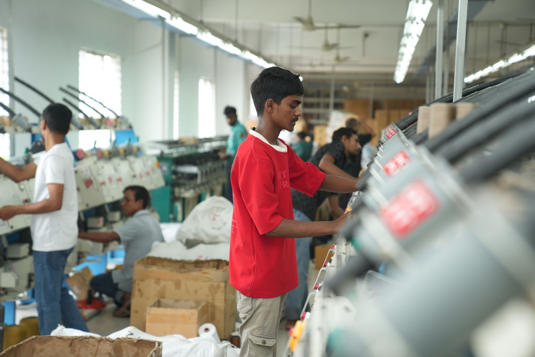 What counts as a connected worker platform for manufacturing shift teams: devices, network, and workflow boundaries