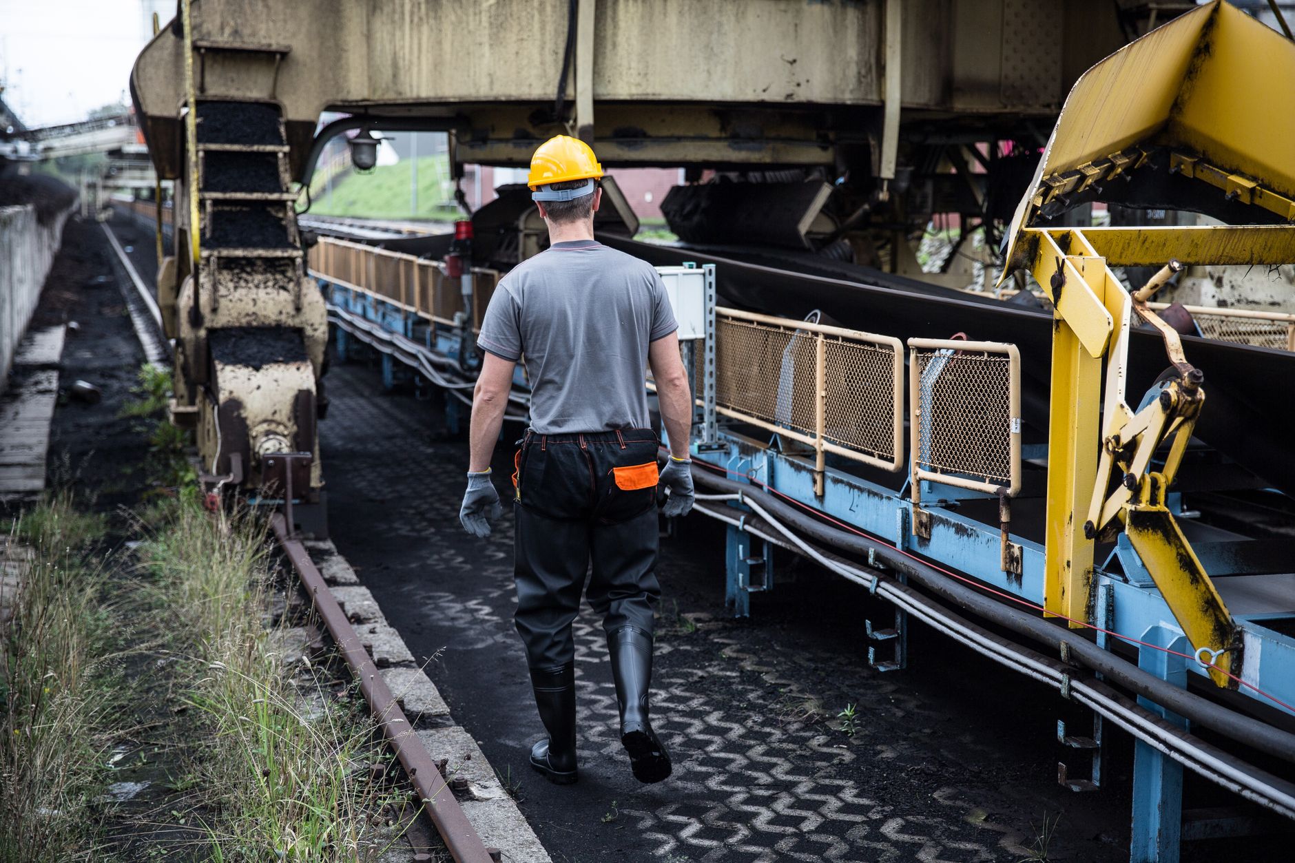 What to look for in connected worker inspection software for manufacturing plants